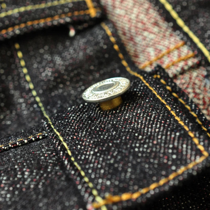 Herren Jeans im Taper Fit aus Raw Denim mit versilberten Knöpfen