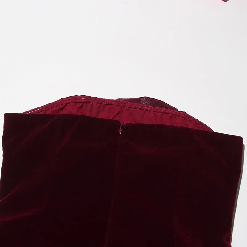 Elegantes Damenkleid mit Rundhalsausschnitt, kurzen Ärmeln und Patchwork-Design mit Quasten und Falten.