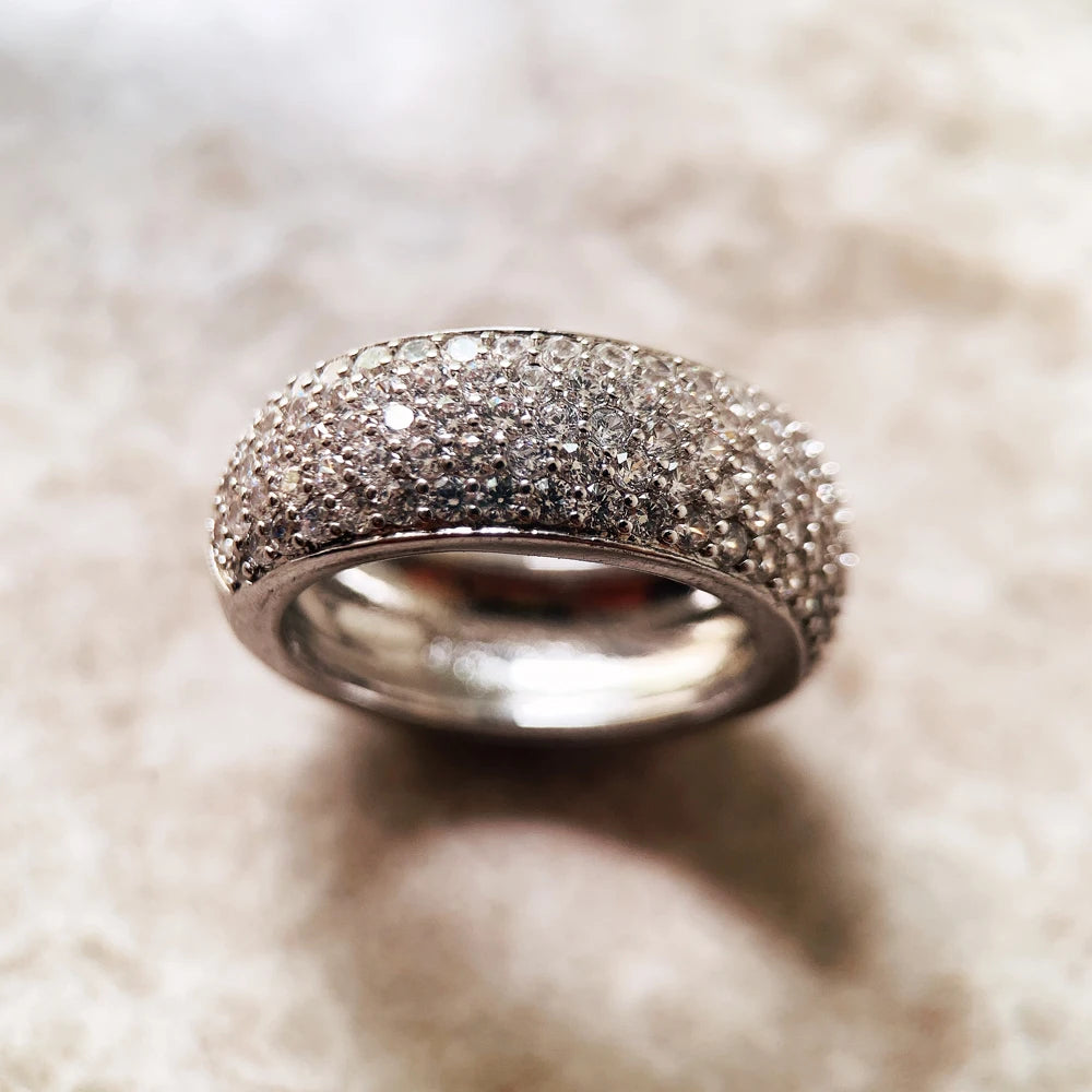 Damen-Ring weißer CZ Pavé Bandring glamourös aus Sterlingsilber