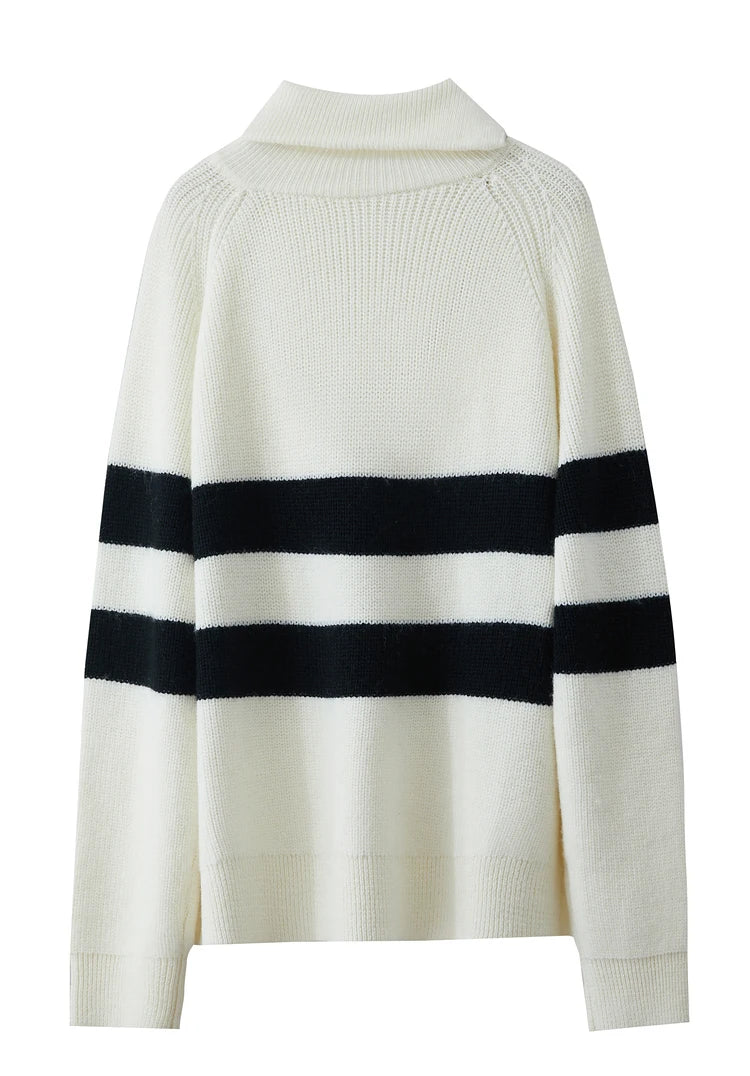 Gestrickter Damen-Rollkragenpullover in Creme mit breiten schwarz-weißen Streifen