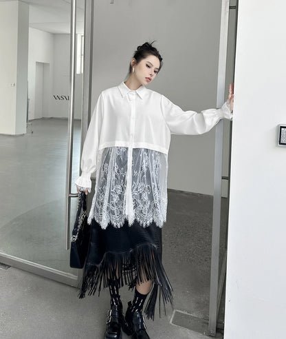 Elegantes Damen-Minikleid mit Rundhalsausschnitt, langen Ärmeln und Schnürung im Patchwork-Design – figurbetont und stilvoll.