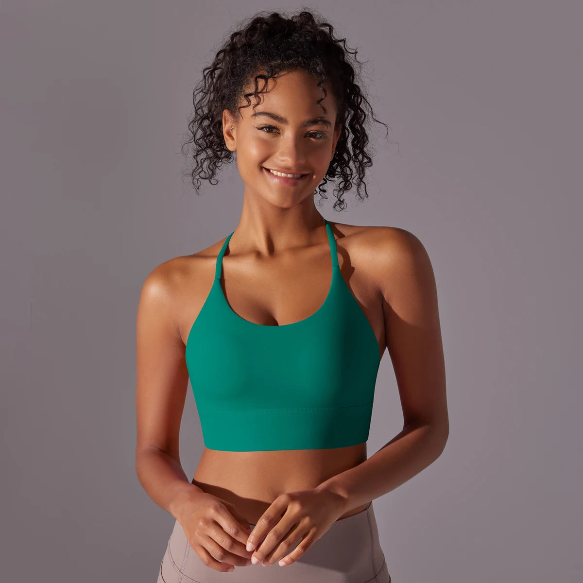 Sport-Bustier mit breiten Trägern und U-Ausschnitt, smaragdgrün