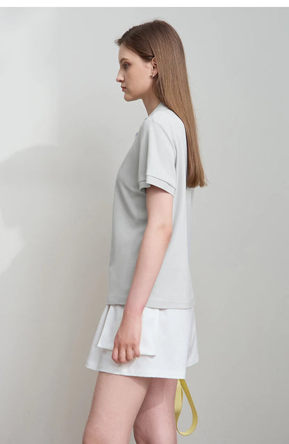Damen T-Shirt im Minimalismus-Stil mit asymmetrischem Schnitt für den Sommer
