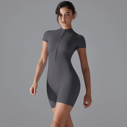 Damen Yoga-Bodysuit Graphitgrau: Kurzarm, halber Frontreißverschluss, kurz, eng