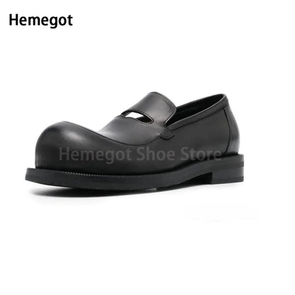 Schwarze Loafer mit runder Spitze, flacher Sohle und Schlupfriemen