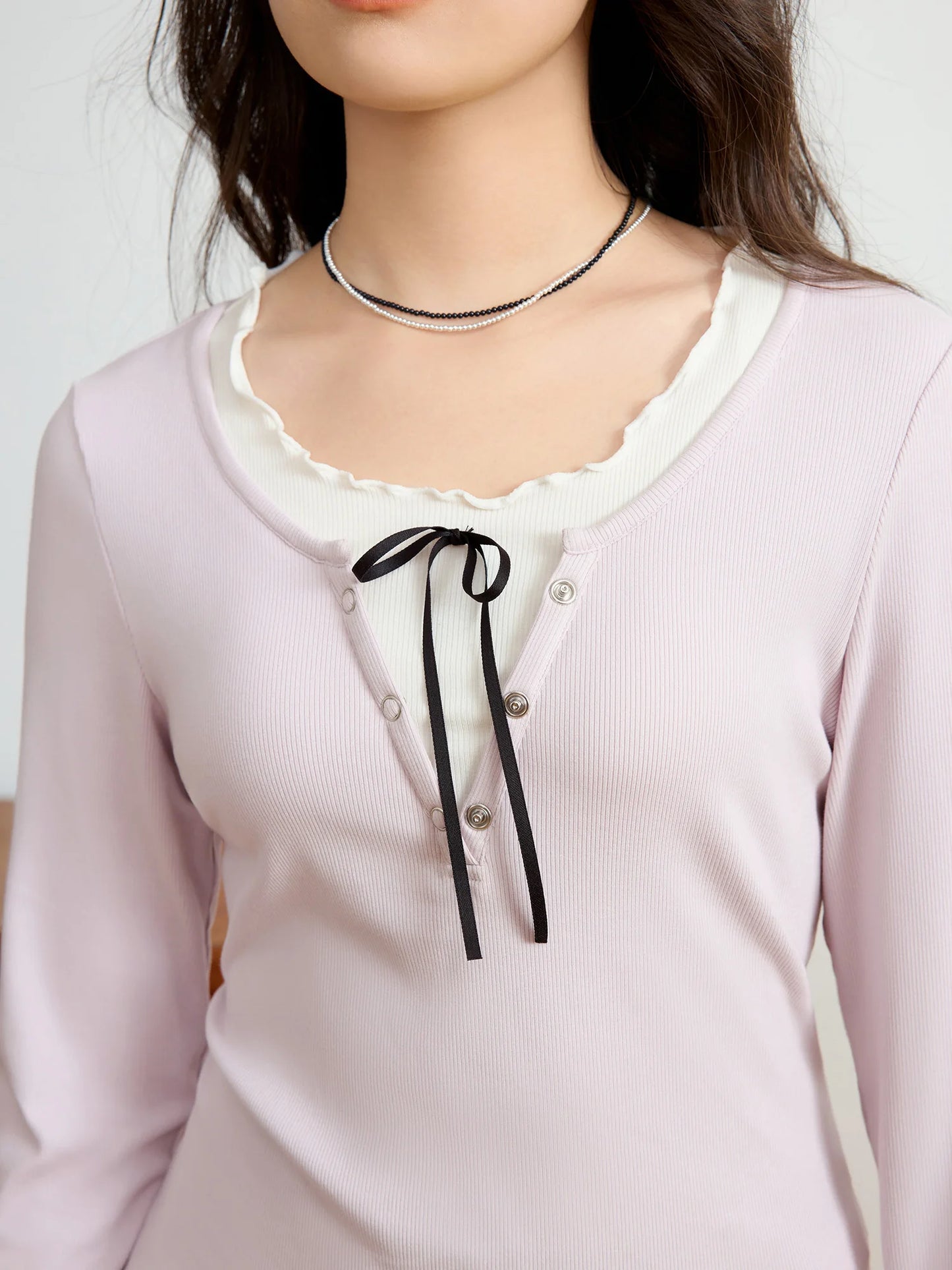 Leichter Sommeranzug für Damen in Übergröße – Lockeres Khaki-Grün Hemd mit Bluse und Shorts im Set