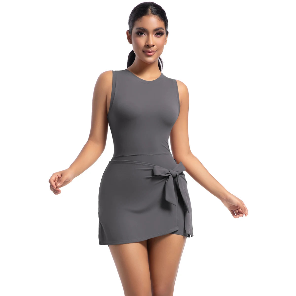 Silbergraues ärmelloses Sommerkleid mit Schleifenband an der Taille
