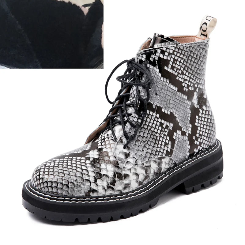 Schwarz-graue Schlangenleder-Schnürstiefelette mit dicker Profilsohle, knöchelhoch