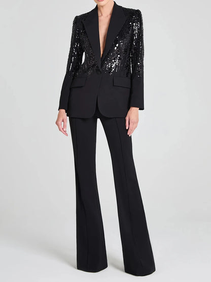 Elegantes Damen-Zweiteiler-Set mit langärmligem Kragenoberteil und hoch taillierter Hose mit Diamantdetails und Schlitz.