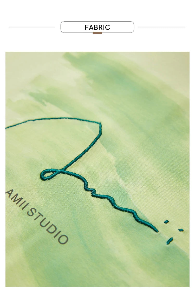 Damen T-Shirts im minimalistischen Stil mit Kunstdruck und Stickerei