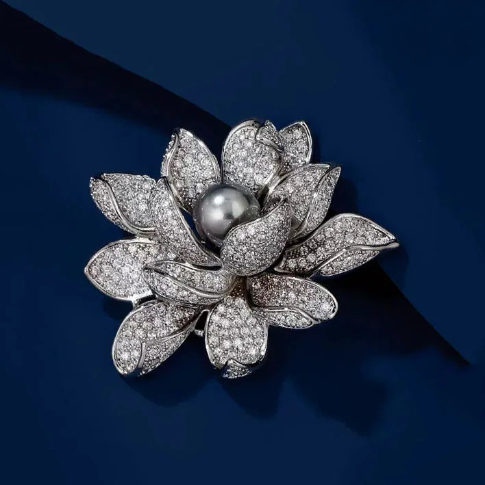 Brosche Blume Perle Emaille Kristall Tropföl Klassisch elegant Damen