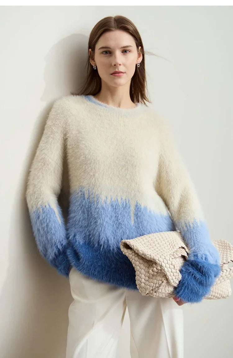 Damenpullover mit O-Ausschnitt, creme-zu-blau Farbverlauf, Blick auf Vorderseite und Ärmel