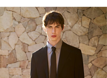 Schlanker Herren-Blazer im klassischen europäischen Stil mit hellbraunem Karomuster – ideal für Hochzeiten und formelle Anlässe