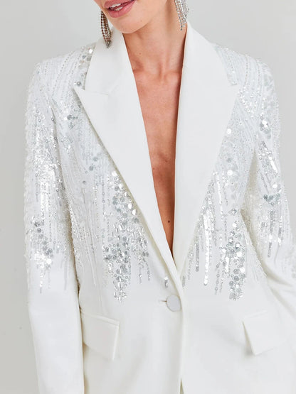 Elegantes Damen-Zweiteiler-Set mit langärmligem Kragenoberteil und hoch taillierter Hose mit Diamantdetails und Schlitz.