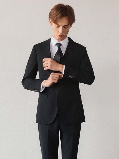 Herrenanzug aus 100% Wolle in tiefem Blau, doppelt geknöpft – ideal für Hochzeit, Dinnerparty oder den täglichen eleganten Auftritt.