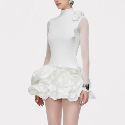 Elegantes Damen-Kleid mit Reverskragen, langen Ärmeln und Patchwork-Design – figurbetont und stilvoll.