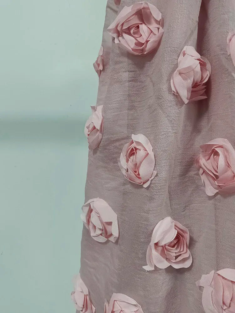 Elegantes Damen-Kleid mit Reverskragen, langen Ärmeln und doppelreihigem Patchwork-Design – figurbetont und stilvoll.