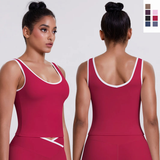 Crop-Top mit Racerback, roter Strickstoff und weiße Kontrastkanten