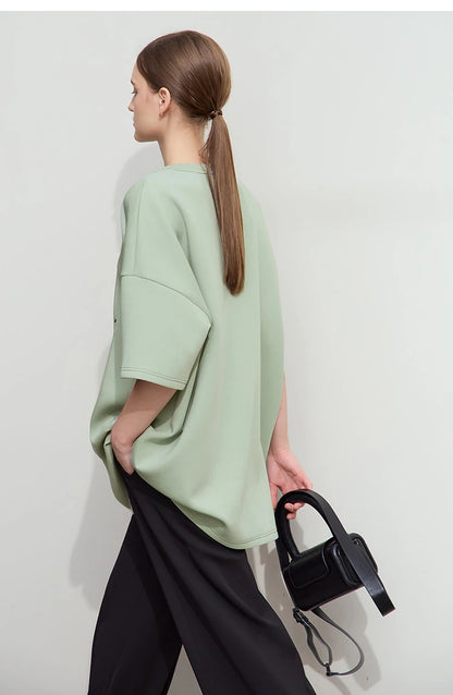 Damen T-Shirt mit lockerem O-Ausschnitt und Blumenmuster sowie Stickerei