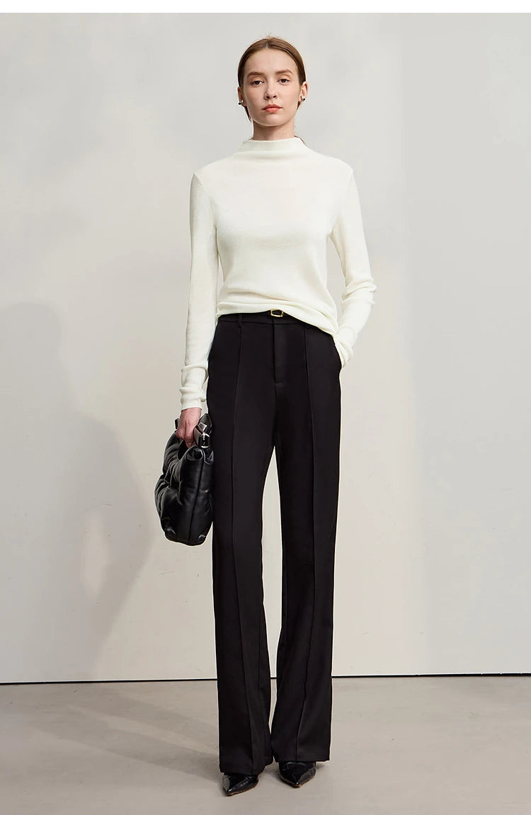 Amii-Pullover in Cremefarben, Halb-Rollkragen, lange Ärmel, asymmetrischer Saum