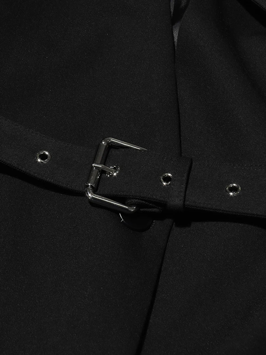 Elegantes ärmelloses Minikleid mit Rundhalsausschnitt und Pailletten-Patchwork für Damen – figurbetont und mit Schleifendetail.