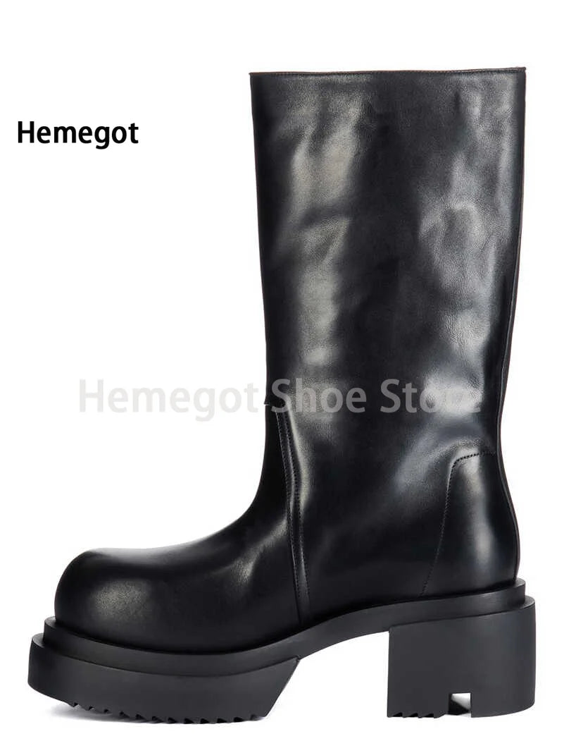 Schwarze Stiefelette mit seitlichem Reißverschluss, hohem Schaft und Plateau-Blockabsatz