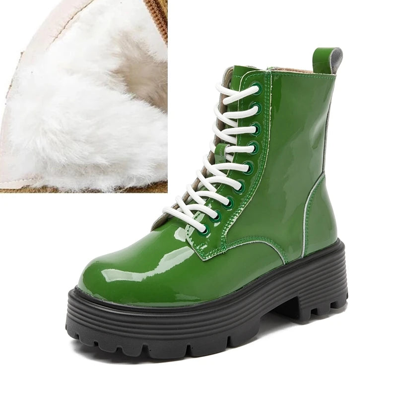 Knöchelhohe Schnürstiefel aus Leder, grün, mit plüschigem Innenfutter und Profilsohle