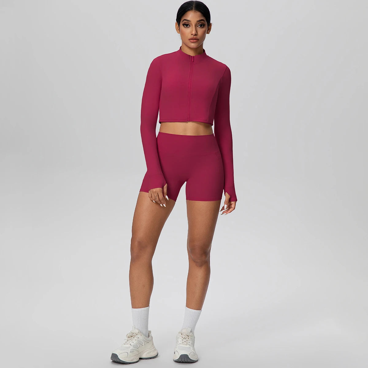 Bordeauxrotes Yoga-Set mit Reißverschluss vorne: Crop-Top mit langen Ärmeln und Shorts