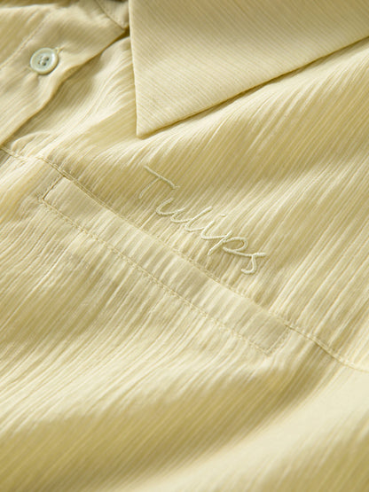 Sommerliches Damen-Shirt mit figurbetontem, künstlerischem Druck und einzigartigem Muster – lässig und schick.