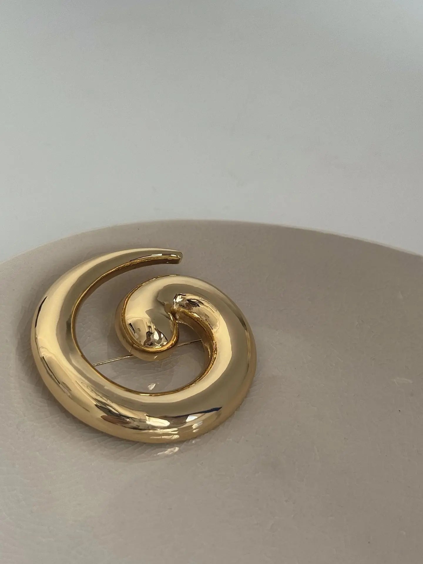 Brosche Spirale Vortex Vergoldet Unregelmäßig Party Corsage Unisex