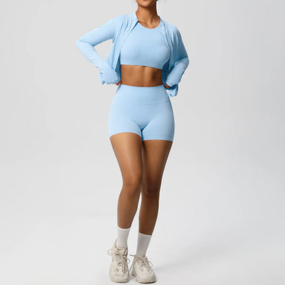 Hellblaues Damen Yoga-Set: langärmliges Crop-Top und kurze Radlerhose