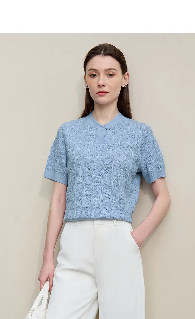 Damen-Strickpullover mit Stehkragen, Knopfverschluss, Kurzarm und Lochmuster, hellblau