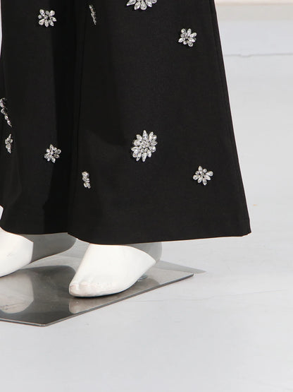 Ärmelloses Damen-Spitzenkleid mit Rundhalsausschnitt und Patchwork-Design – figurbetont und mit Hohldetails.