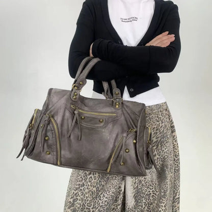 Damen-Schultertasche Vintage-Stil mit Nieten und viel Stauraum in mehreren Innentaschen