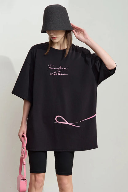 Damen T-Shirt aus ultraloch Stretch-Baumwolle mit Buchstaben-Bowknot-Aufdruck