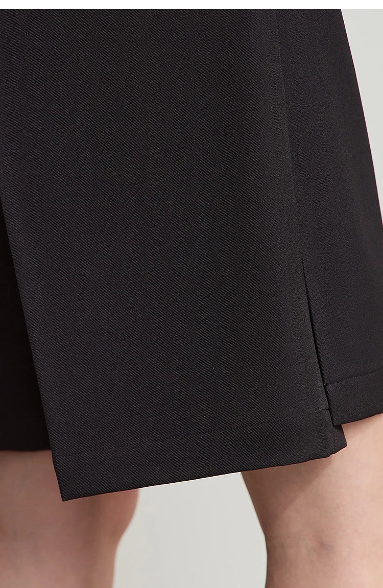 Damen Shorts im minimalistischen Stil mit Tasche für den Sommer