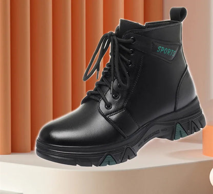 Schwarzer Schnür-Winterstiefel mit Profilsohle, Kurzschaft mit Innenfutter