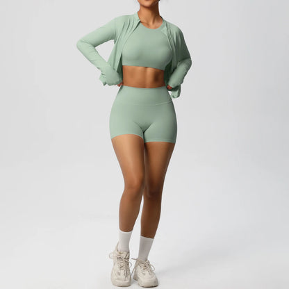 Damen-Yoga-Set in Salbeigrün: Crop-Top, Radlerhose und offener Langarm-Cardigan