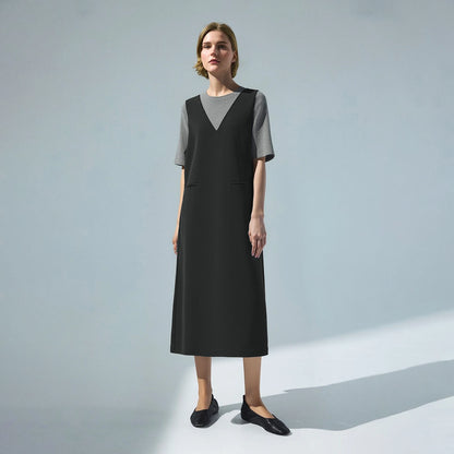 Stylisches Ärmelloses Damenkleid Mit Perlenschmuck Und Eleganter Passform