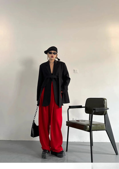 Zweiteiliges Damen-Set mit Stickerei: Langarm-Oberteil mit Reverskragen und hoch taillierte, lange Hose – stilvoll und elegant.