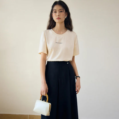 Damen-T-Shirt mit Puppenkragen – lässig, vielseitig und ideal für den Sommer.