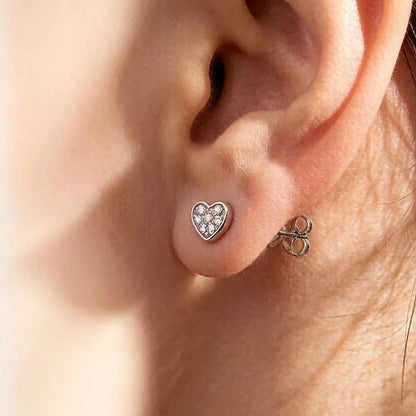 Damen-Ohrstecker Liebesherz weißer Stein aus Sterlingsilber
