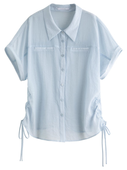 Sommerliches Damen-Shirt mit figurbetontem, künstlerischem Druck und einzigartigem Muster – lässig und schick.