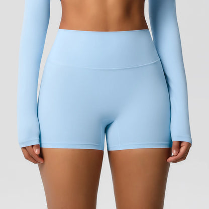 Yoga-Shorts mit Push-Up-Effekt, hellblau, Frontansicht, formgebende Passform