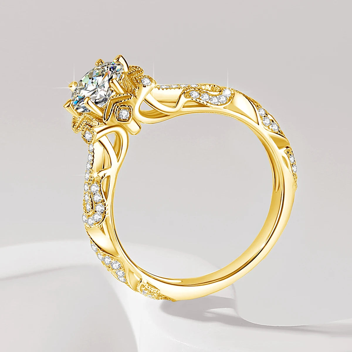 Damen-Halo-Verlobungsring im Viktorianischen Filigran-Design, 18K Goldplattiert Moissanit