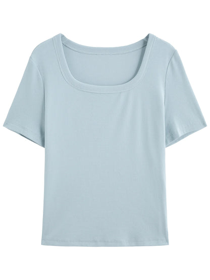 Elegantes Damen-Outfit in Plus-Size mit Shirt, Rock und Weste – ideal für den Urlaub im Frühling in Gelb