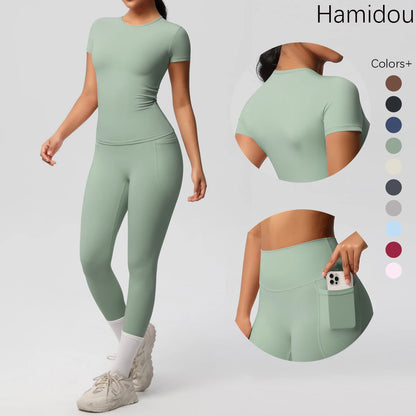Yogaanzug (2-teilig) in Salbeigrün: enges T-Shirt und Leggings, Rückansicht
