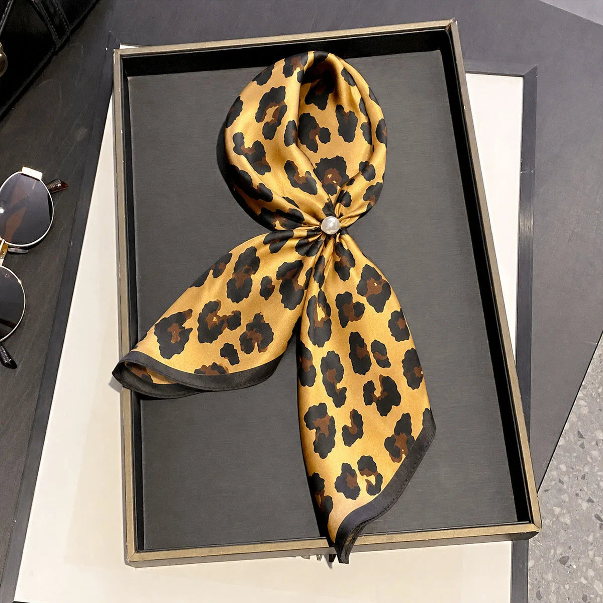 Damen Seidenschal 53cm Leopardprint quadratisch Luxus Hijab Bandana Stirnband