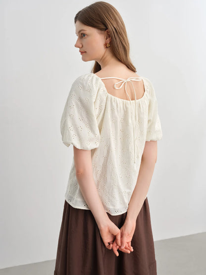 Lässiges Plus-Size Damen T-Shirt mit U-Ausschnitt und Rüschen, gestrickt im Fake-Zweiteiler-Look.
