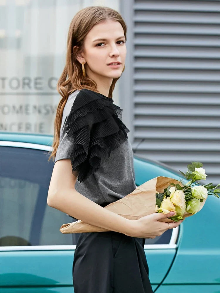 Damen T-Shirt aus mercerisierter Baumwolle im minimalistischen Patchwork-Stil mit Spitze